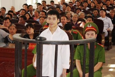 Dùng súng bắn công an cùng 4 người trọng thương