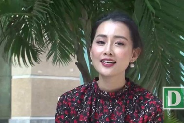 Quỳnh Chi thể hiện ca khúc "Ai khổ vì ai".