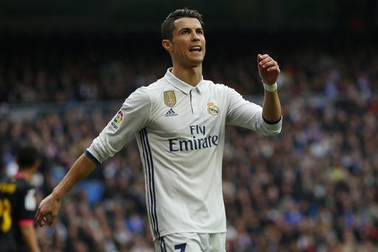 C.Ronaldo tái hiện tuyệt kỹ lừa bóng ảo diệu của Ronaldinho