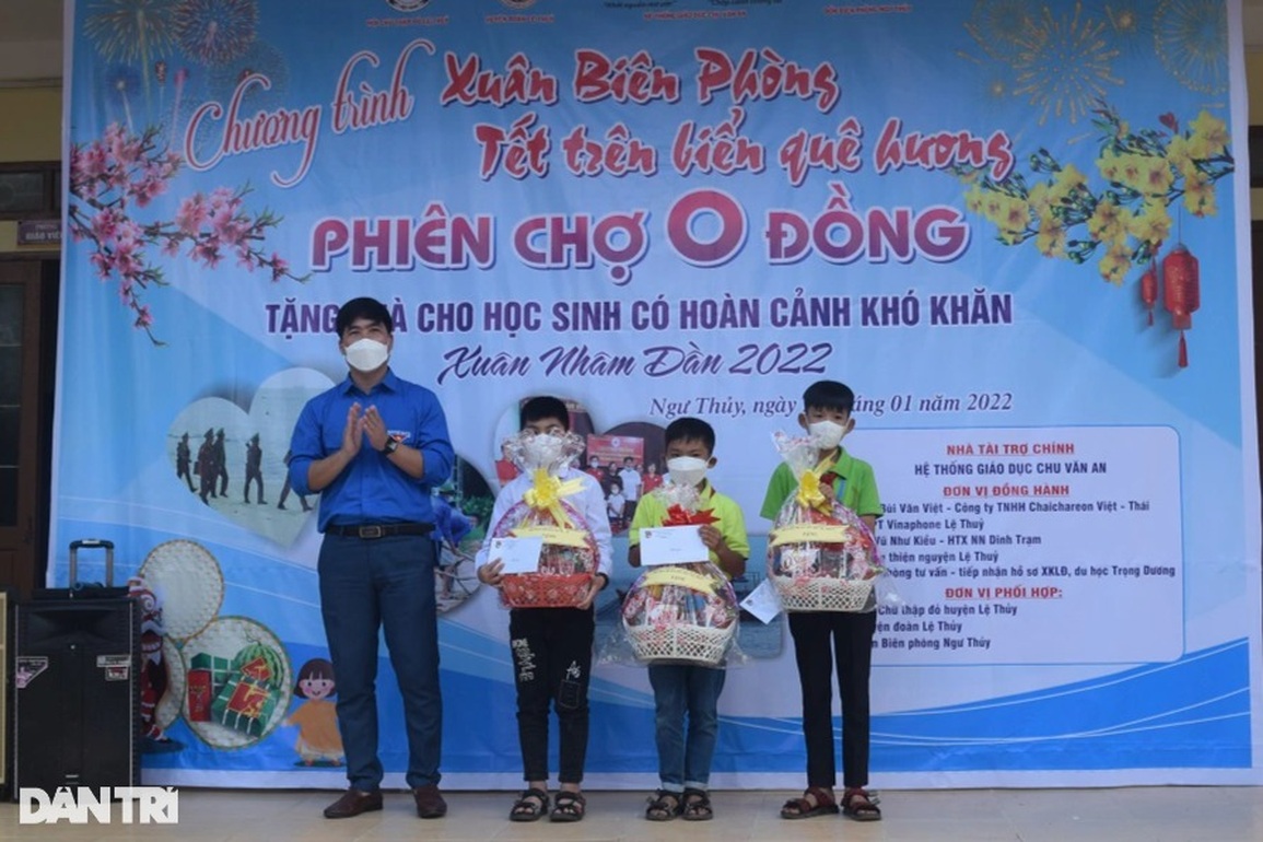 Phiên chợ 0 đồng mang niềm vui Tết đến với học sinh nghèo vùng bãi ngang - 4 Phiên chợ 0 đồng mang niềm vui Tết đến với học sinh nghèo vùng bãi ngang - 4