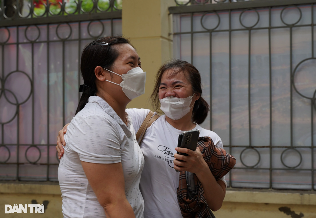 Nghìn người nhễ nhại bốc thăm mua nhà, khốc liệt qua lá phiếu may rủi - 4 Nghìn người nhễ nhại bốc thăm mua nhà, khốc liệt qua lá phiếu may rủi - 4