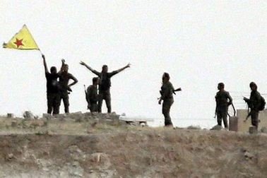 Người Kurd “chặt đứt” tuyến tiếp vận cho thủ đô IS