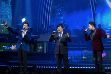 Quang Dũng, Quang Lê, Tuấn Hưng gây ấn tượng khi kết hợp trên sân khấu