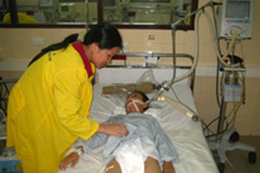 Thương cảnh mẹ góa con côi