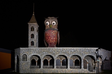 Vẻ đẹp ghê rợn của trung tâm giải trí khi đêm xuống