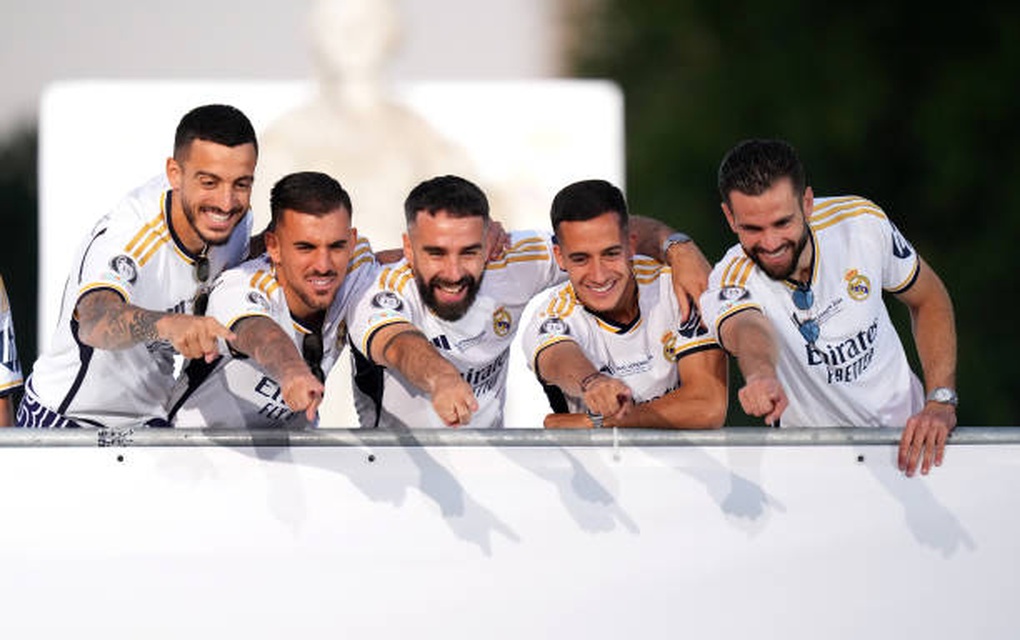 Biển người đổ ra đường ăn mừng cúp vô địch Champions League của Real Madrid - 5 Biển người đổ ra đường ăn mừng cúp vô địch Champions League của Real Madrid - 5