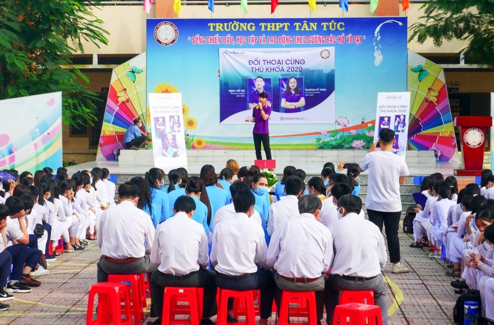 Gia sư eTeacher tổ chức chương trình Đối thoại cùng thủ khoa 2021 - 3 Gia sư eTeacher tổ chức chương trình Đối thoại cùng thủ khoa 2021 - 3