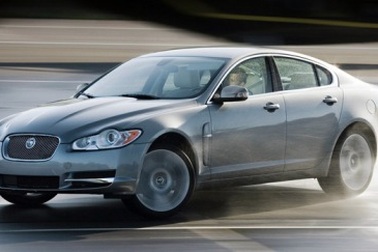 Xe Jaguar XF bị triệu hồi vì nguy cơ rò rỉ xăng