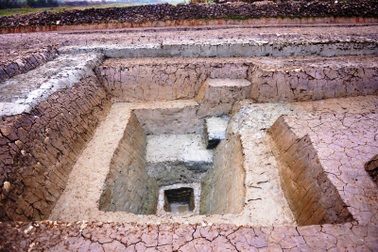 Kết quả khai quật hào thành phía Đông và Tây công trình kiến trúc bằng đá “độc nhất vô nhị”