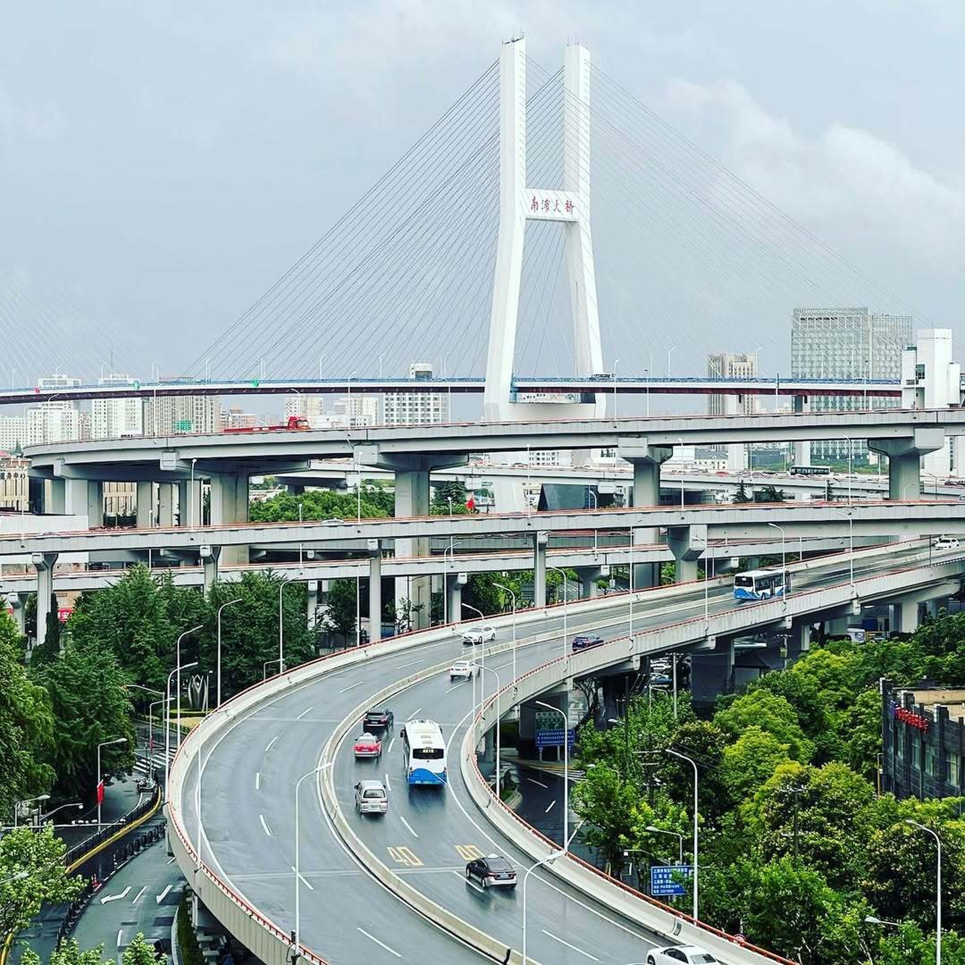 Cầu xoắn ốc nhìn trên cao hoa mắt chóng mặt, ví như rồng thép ở Trung Quốc - 5
