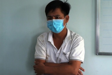 Đi qua chốt không thành, kế toán trường học đánh trọng thương công an