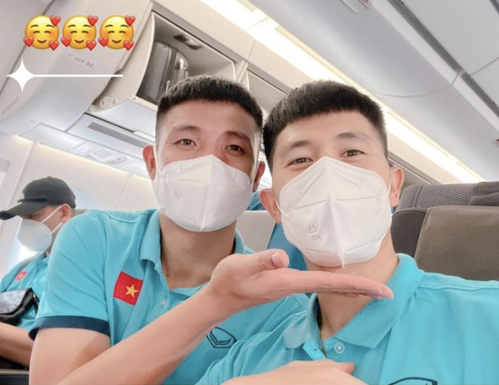 Đội tuyển Việt Nam đổ bộ Singapore, sẵn sàng cho chiến dịch AFF Cup - 1 Đội tuyển Việt Nam đổ bộ Singapore, sẵn sàng cho chiến dịch AFF Cup - 1