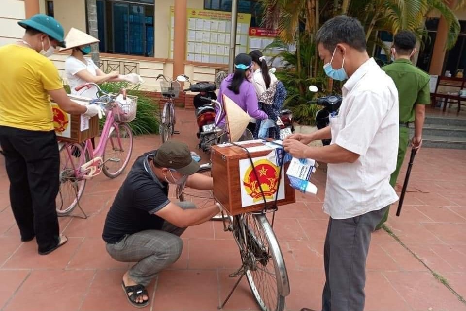 Hình ảnh bầu cử đặc biệt chưa từng có tại điểm nóng Covid-19 Bắc Giang - 5 Hình ảnh bầu cử đặc biệt chưa từng có tại điểm nóng Covid-19 Bắc Giang - 5