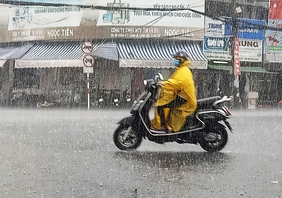 “Mưa vàng” giải nhiệt khắp Miền Tây sau bao ngày nắng hạn - 9 “Mưa vàng” giải nhiệt khắp Miền Tây sau bao ngày nắng hạn - 9