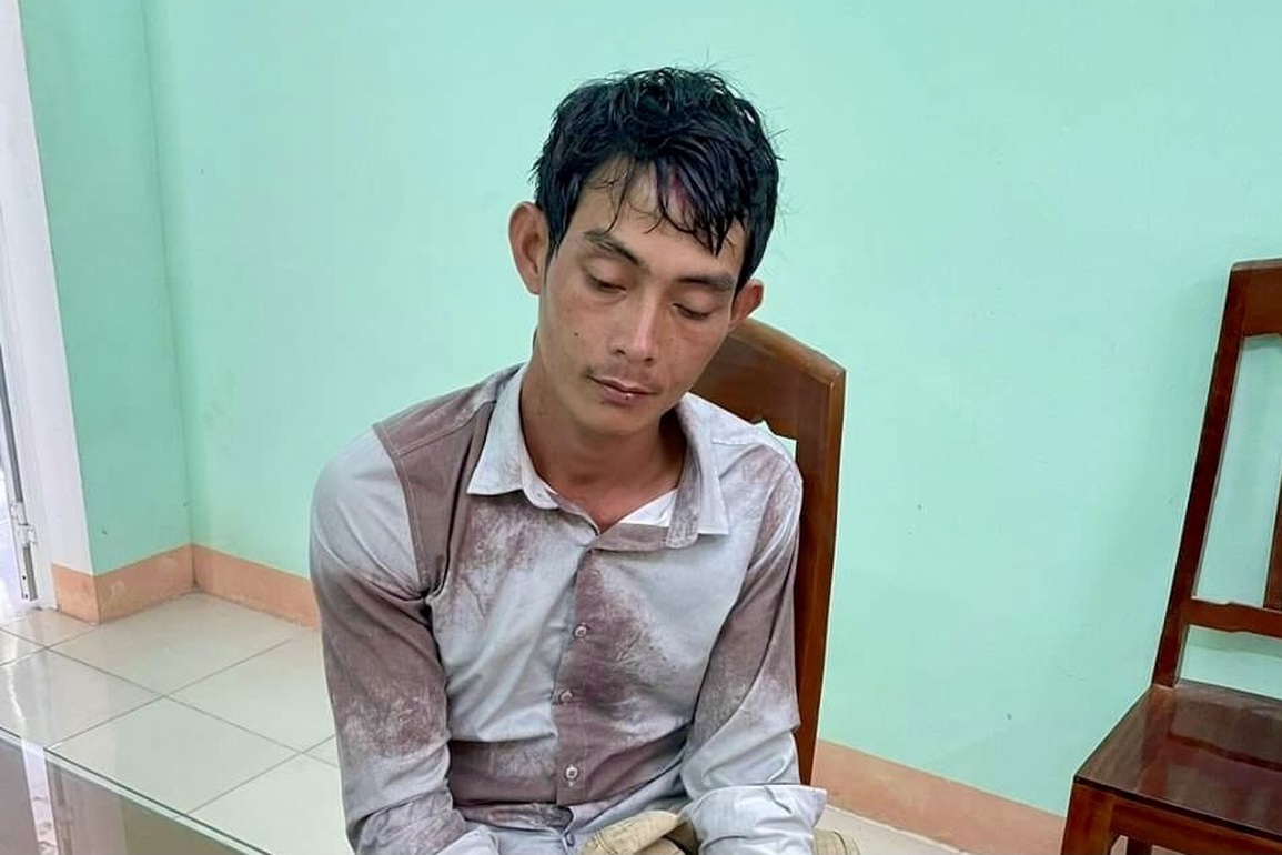Chồng chặn xe đâm chết vợ giữa đường - 1 Chồng chặn xe đâm chết vợ giữa đường - 1