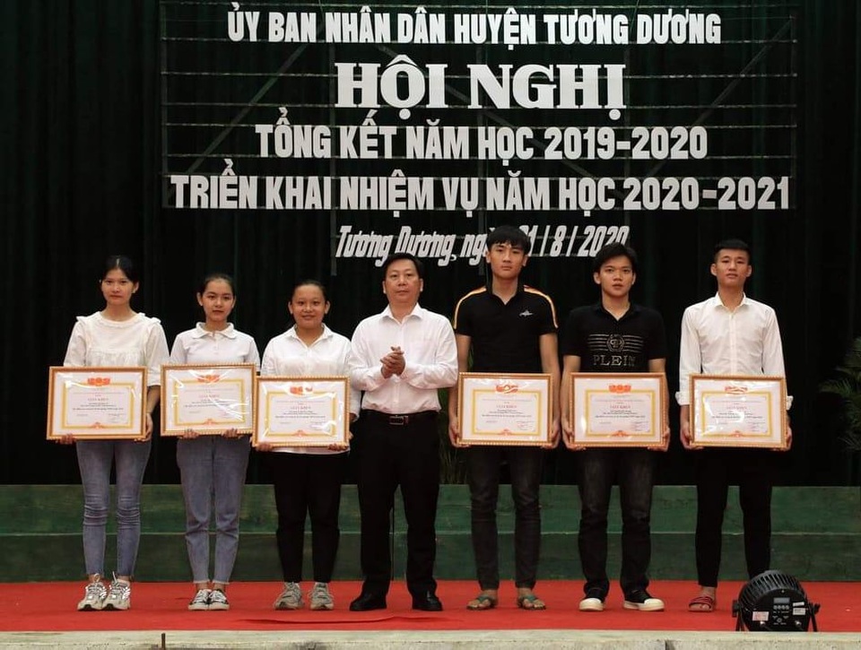 Nữ sinh xinh đẹp huyện biên giới đạt 29,75 điểm xét tuyển đại học - 8 Nữ sinh xinh đẹp huyện biên giới đạt 29,75 điểm xét tuyển đại học - 8