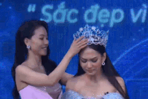 Vừa đấu giá được 3 tỷ đồng, Hoa hậu Mai Phương bỗng nhận lại vương miện