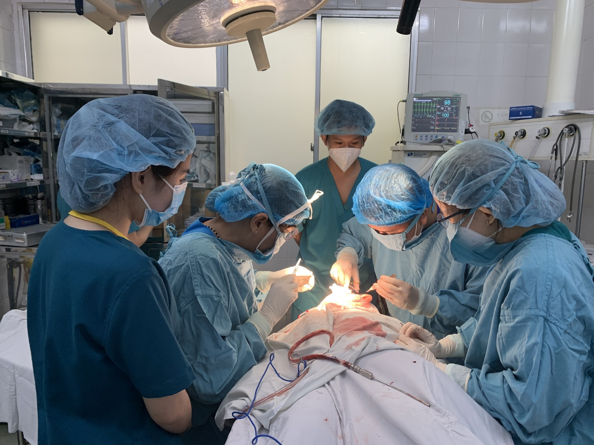 Nỗi day dứt của người từng vá hơn 10.000 nụ cười con trẻ - 7 Nỗi day dứt của người từng vá hơn 10.000 nụ cười con trẻ - 7
