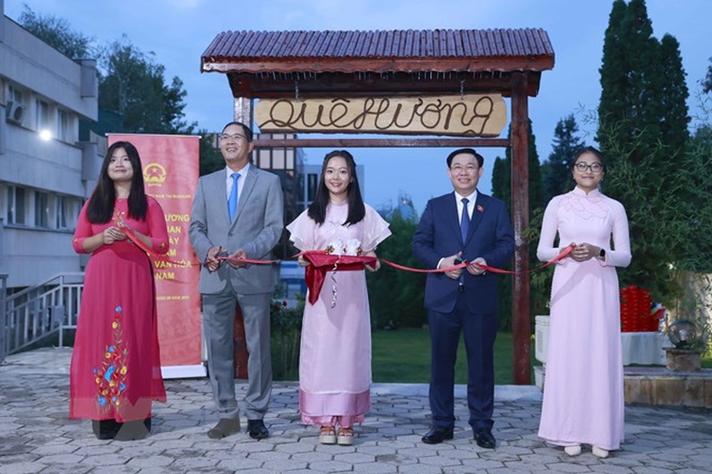 Cuộc tiếp xúc cử tri đặc biệt của Chủ tịch Quốc hội tại Bulgaria - 4 Cuộc tiếp xúc cử tri đặc biệt của Chủ tịch Quốc hội tại Bulgaria - 4