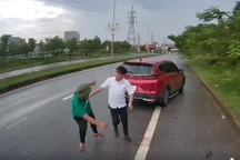 Công an vào cuộc vụ clip ô tô Honda CRV đánh võng, gây xích mích trên đường