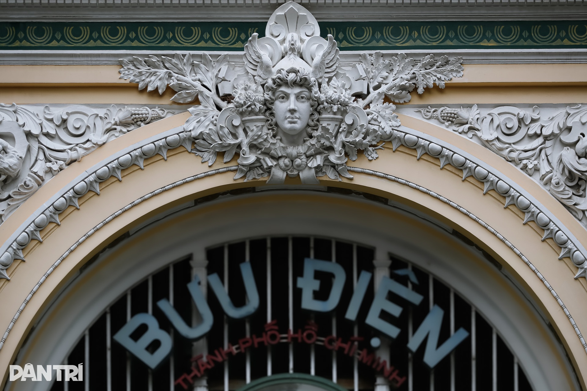 Ngắm vẻ đẹp Bưu điện TPHCM, xếp thứ 2/11 bưu điện đẹp nhất thế giới - 3 Ngắm vẻ đẹp Bưu điện TPHCM, xếp thứ 2/11 bưu điện đẹp nhất thế giới - 3