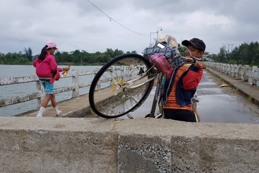 Một năm trôi qua, cầu lún nửa mét... vẫn lún!