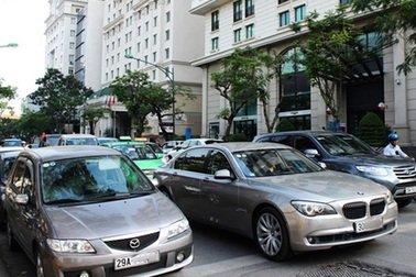 Mất 11 năm không ăn tiêu, người Việt mới mua được ô tô