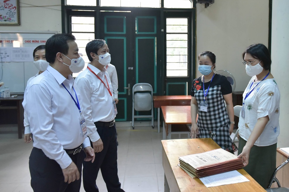 Bộ trưởng Nguyễn Kim Sơn thị sát điểm thi - 4 Bộ trưởng Nguyễn Kim Sơn thị sát điểm thi - 4