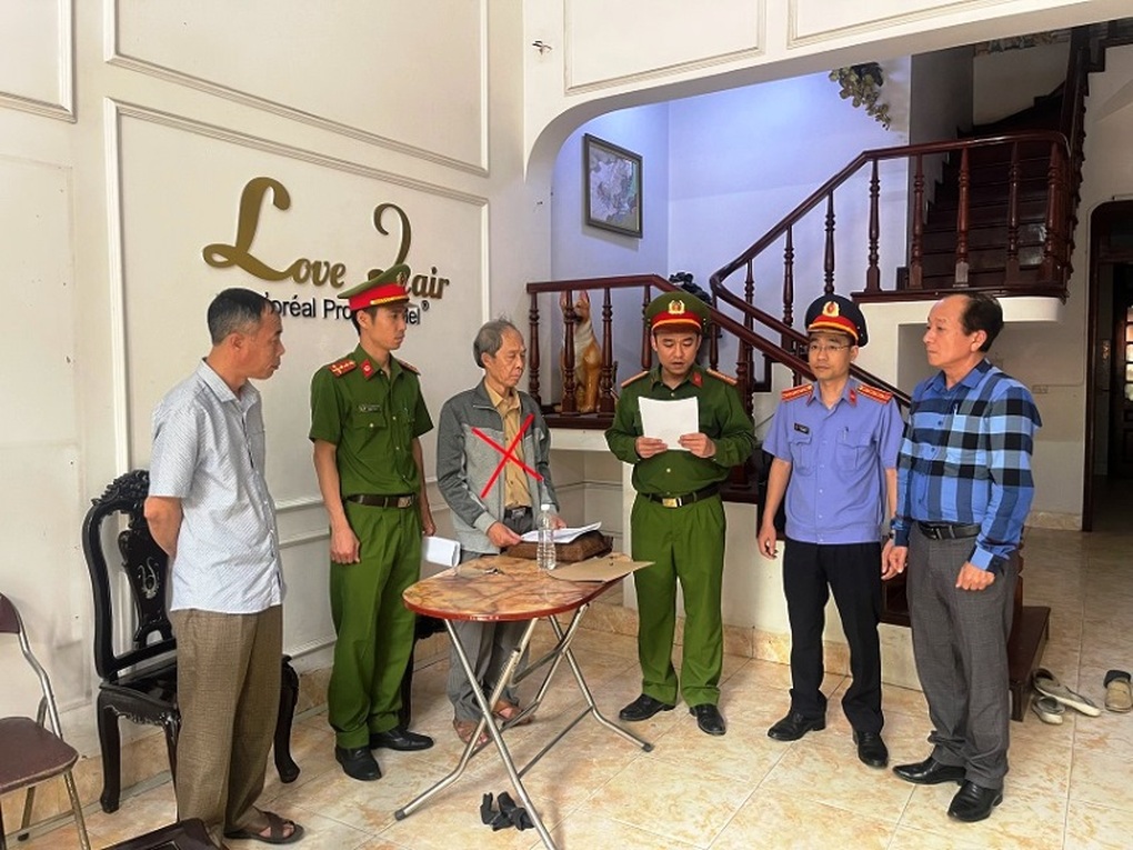 Bắt nguyên Phó Giám đốc Sở Tài nguyên và Môi trường Hà Nam - 1 Bắt nguyên Phó Giám đốc Sở Tài nguyên và Môi trường Hà Nam - 1
