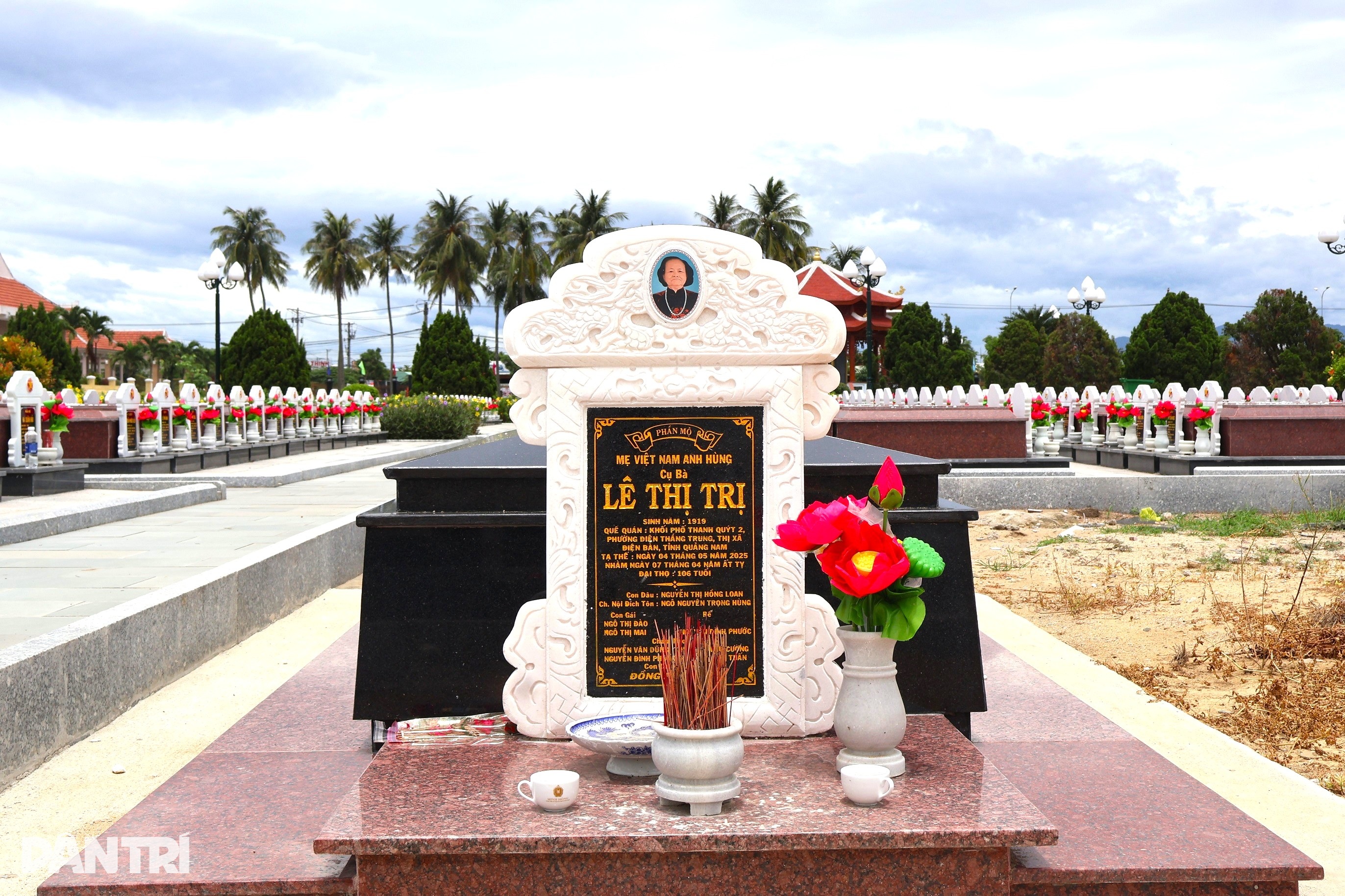 Người mẹ huyền thoại 12 lần tiễn con cháu ra chiến trường, không ai trở về - 7 Người mẹ huyền thoại 12 lần tiễn con cháu ra chiến trường, không ai trở về - 7