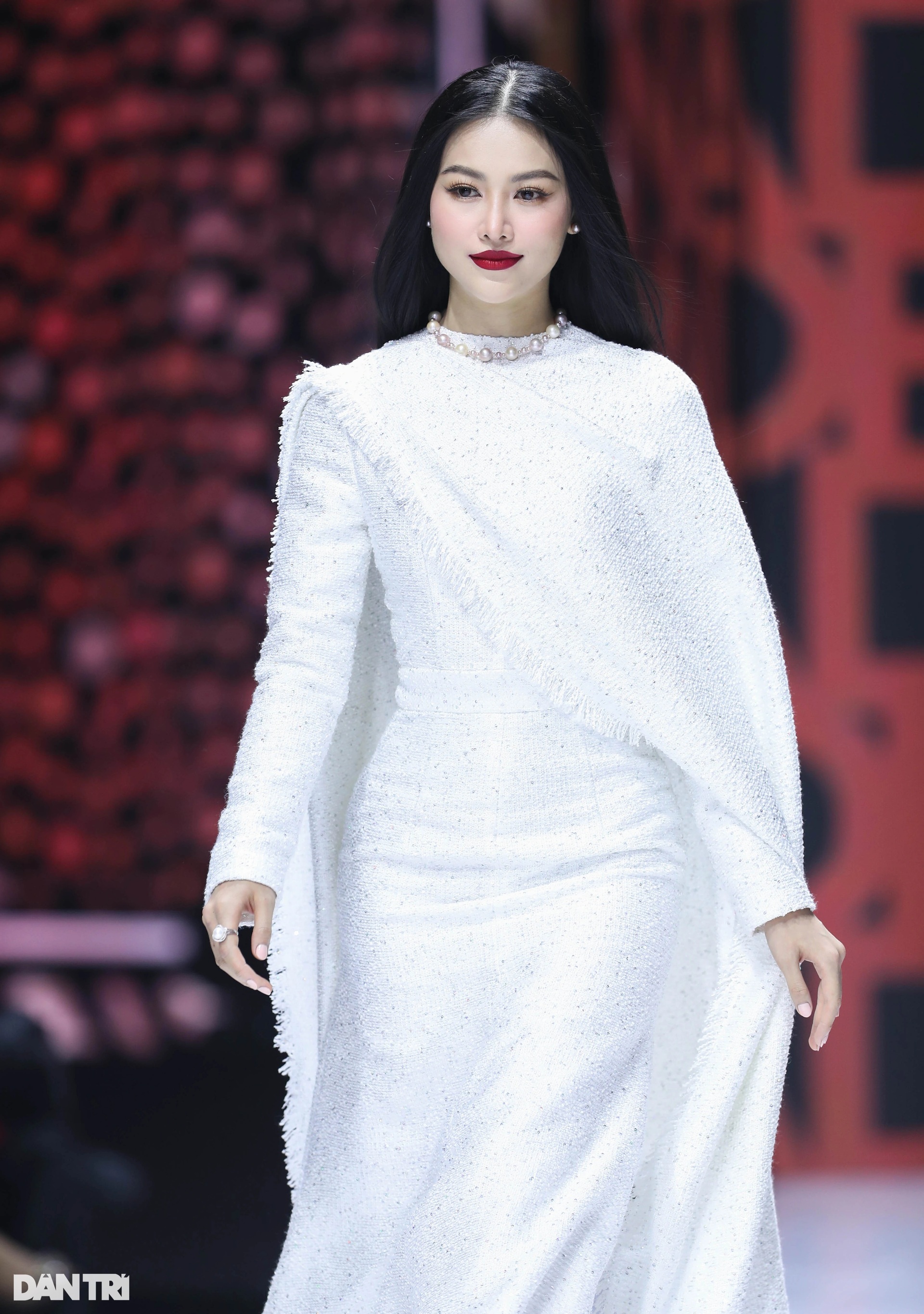 Hương Giang Idol, Thanh Hằng bùng nổ ở Tuần lễ Thời trang Việt Nam 2021 - 4