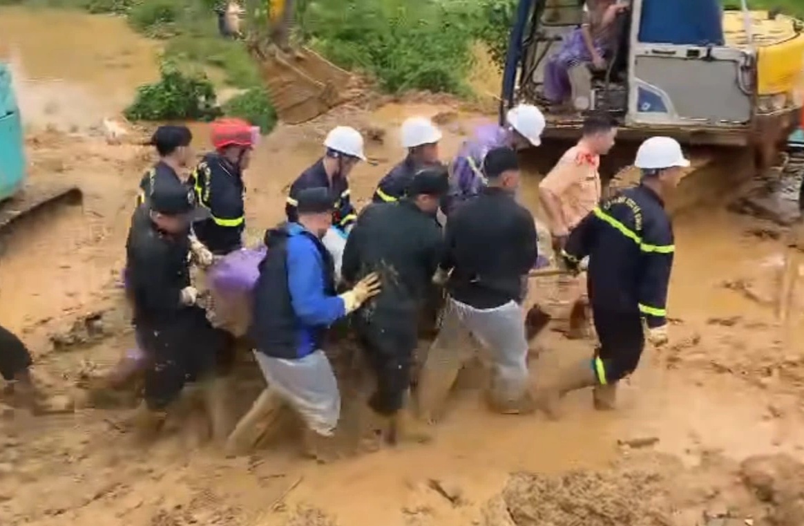 Tìm thấy thêm một thi thể trong vụ sạt lở ở Hà Giang - 1