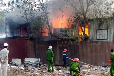 Vụ nữ sinh tử vong trong đám cháy: Lực lượng chữa cháy tắc trách?