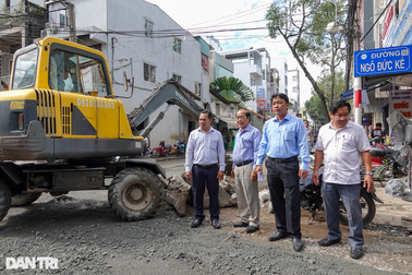 Cần Thơ kiểm tra 32 tuyến đường, sau phản ánh "lô cốt" ngổn ngang