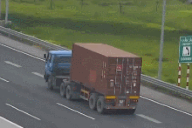 Những hình ảnh giao thông gây bất an