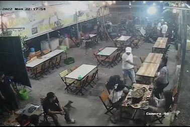 Bắt băng giang hồ cộm cán đập phá quán Trốn Vợ II để bảo kê