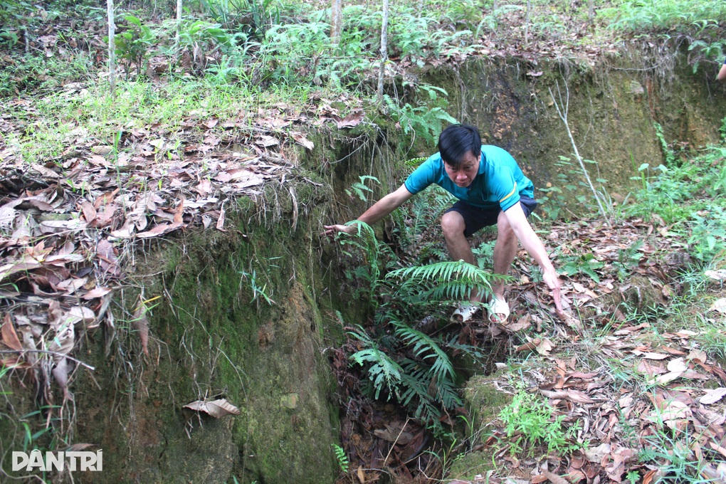 Xuất hiện vết nứt ở sườn núi, đe dọa sự an toàn của 200 người dân - 2