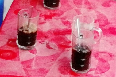 Cấm cán bộ, nhân viên ngành y tế... uống cà phê tại các quán trong giờ hành chính