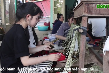 Bánh ú tro truyền thống nhộn nhịp dịp Tết Đoan Ngọ