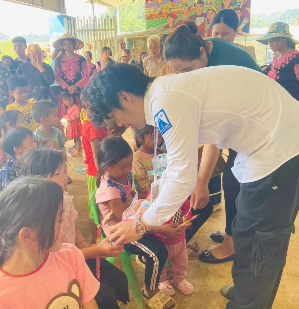 Nam sinh yêu nước hoa được loạt đại học Mỹ chào đón - 2 Nam sinh yêu nước hoa được loạt đại học Mỹ chào đón - 2