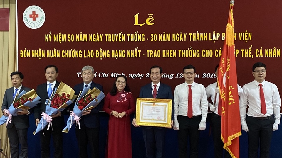 Bệnh viện đạt 7 kỷ lục Việt Nam nhận Huân chương Lao động hạng Nhất - 1