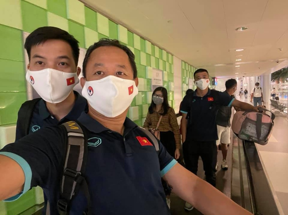 Đội tuyển Việt Nam đổ bộ UAE, sẵn sàng đấu Trung Quốc - 4 Đội tuyển Việt Nam đổ bộ UAE, sẵn sàng đấu Trung Quốc - 4