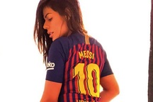 Mỹ nhân “siêu vòng ba” bất ngờ chỉ trích Barcelona