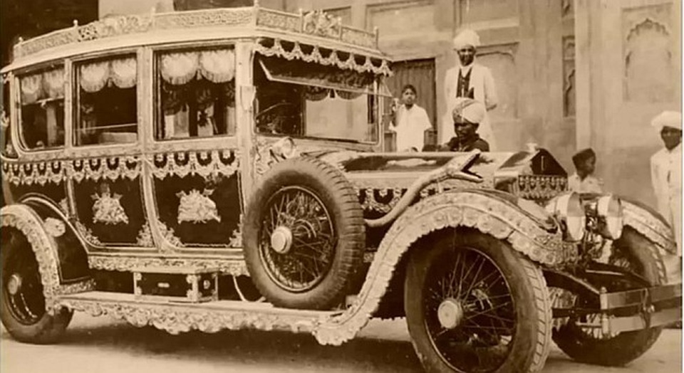 Sự thật câu chuyện vua Ấn Độ mua siêu sang Rolls-Royce để làm xe quét rác - 2 Sự thật câu chuyện vua Ấn Độ mua siêu sang Rolls-Royce để làm xe quét rác - 2