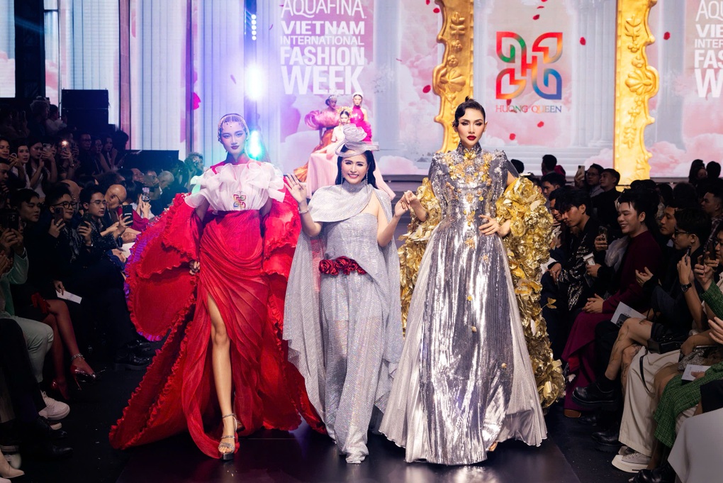 Con gái NTK Thanh Hương Bùi lần đầu catwalk tại AVIFW - 4 Con gái NTK Thanh Hương Bùi lần đầu catwalk tại AVIFW - 4