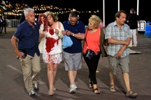 Xe tải điên cuồng đâm vào đám đông suốt 2km tại Pháp, 84 người chết