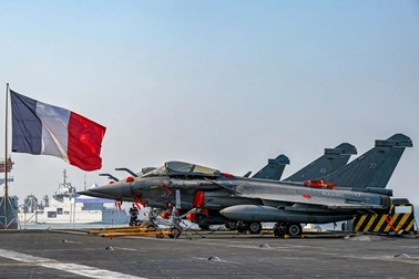 Pháp để ngỏ triển khai máy bay hạt nhân đến các nước châu Âu