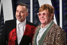 Bạn đời đồng giới của Elton John phải cai nghiện rượu vì quá cô đơn và áp lực