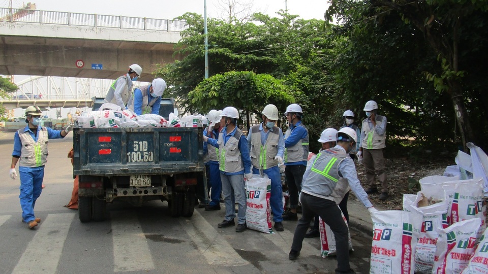 Nhà thầu Nhật Bản chung tay dọn rác làm sạch môi trường - 4 Nhà thầu Nhật Bản chung tay dọn rác làm sạch môi trường - 4