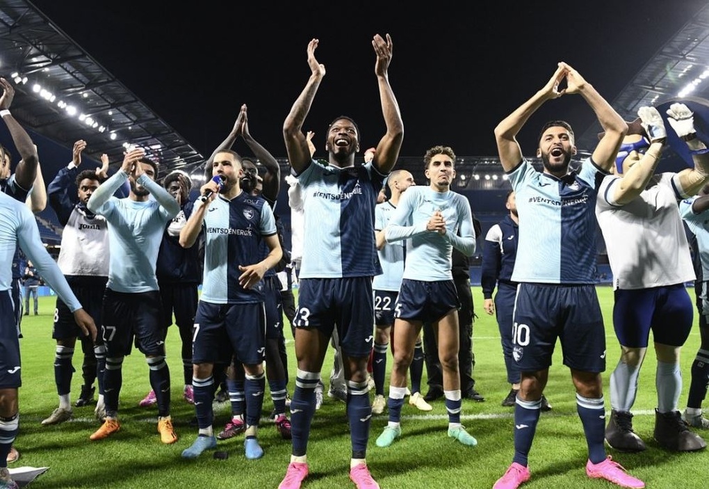 Pau FC trụ hạng thành công, vòng cuối Ligue 2 xảy ra sự cố - 3 Pau FC trụ hạng thành công, vòng cuối Ligue 2 xảy ra sự cố - 3